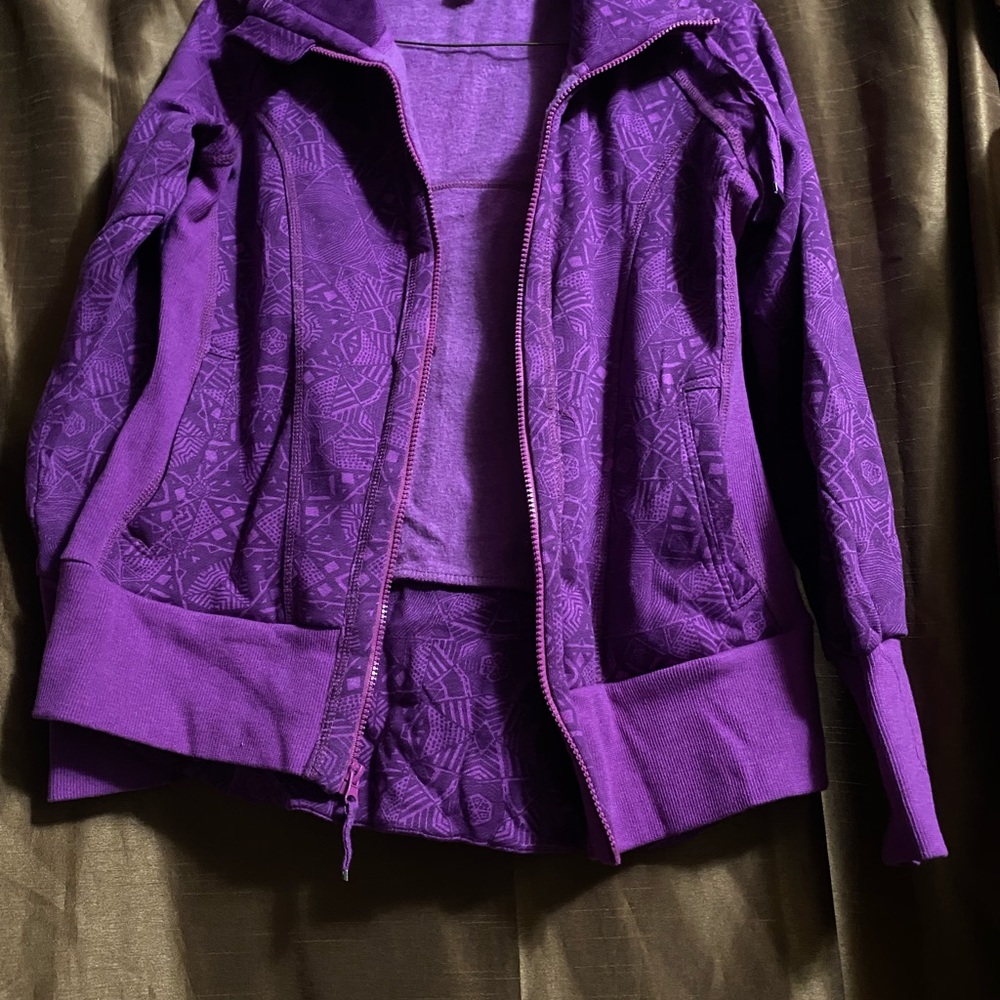Zip up designed hoodie